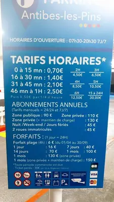 Certificat, récompense, panneau ou autre document affiché dans l'établissement GLORIADALI’