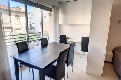 Coin salon dans l'établissement HENRI CAMILLE REAL ESTATE - Rouaze 2 -Studio à 50m center