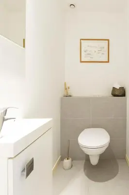 Salle de bains dans l'établissement Large Provencal villa with swimming pool in lush greenery LIVE IN CANNES