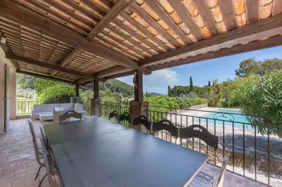 Piscine de l'établissement Large Provencal villa with swimming pool in lush greenery LIVE IN CANNES ou située à proximité