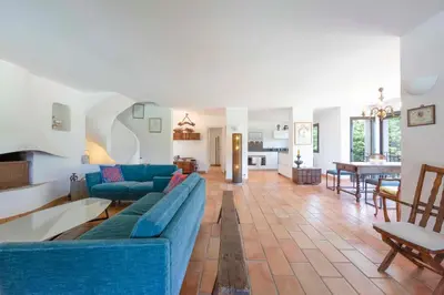 Coin salon dans l'établissement Large Provencal villa with swimming pool in lush greenery LIVE IN CANNES