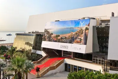 Vue générale sur la mer ou vue sur la mer prise depuis l'appartement