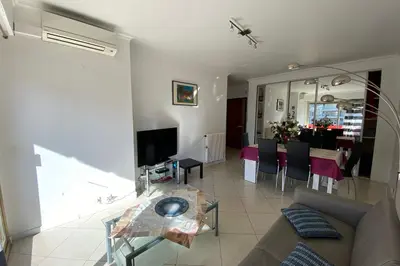 Télévision ou salle de divertissement dans l'établissement 2 rooms facing south 300m from the Croisette LIVE IN LE BOSQUET