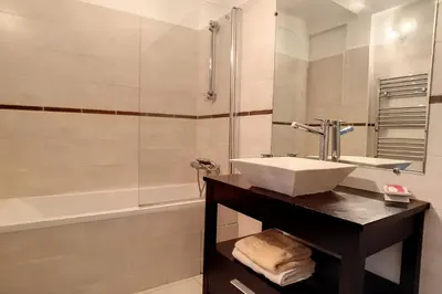Salle de bains dans l'établissement AGENCE HENRI CAMILLE - Rouaze 1Studio à 50m du Martinez et du centre ville