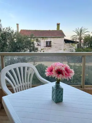 Balcon ou terrasse dans l'établissement Appartement de charme à 2 min de la plage