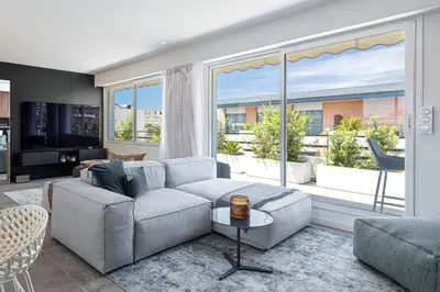 Télévision ou salle de divertissement dans l'établissement LUXURIOUS PENTHOUSE ROOFTOP MARTINEZ CROISETTE