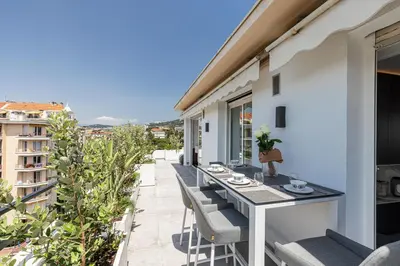 Balcon ou terrasse dans l'établissement LUXURIOUS PENTHOUSE ROOFTOP MARTINEZ CROISETTE
