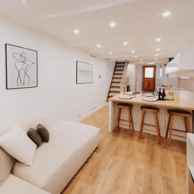 Perfect family-oriented and recently renovated townhouse in the old Antibes