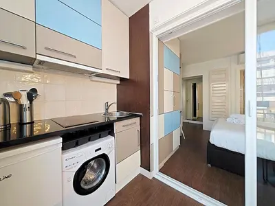 Cuisine ou kitchenette dans l'établissement Viva Riviera Studio General Ferrié