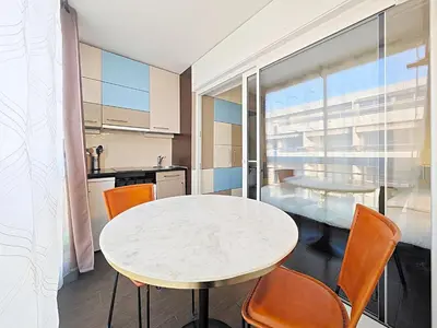 Cuisine ou kitchenette dans l'établissement Viva Riviera Studio General Ferrié
