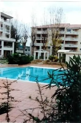 Piscine de l'établissement Appartement charmant à Cagnes-sur-Mer - 38 m² - Piscine ou située à proximité