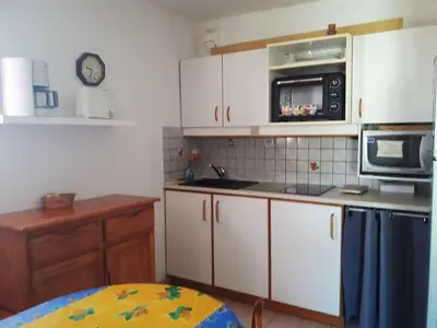 Cuisine ou kitchenette dans l'établissement Appartement charmant à Cagnes-sur-Mer - 38 m² - Piscine