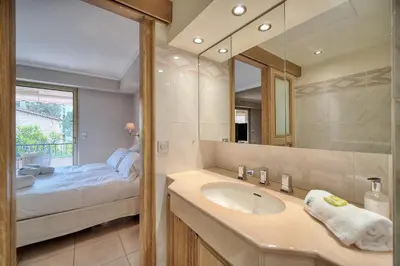 Un ou plusieurs lits dans un hébergement de l'établissement IMMOGROOM - 2 BR - Air conditioning - Wifi - Terrace - Common parking