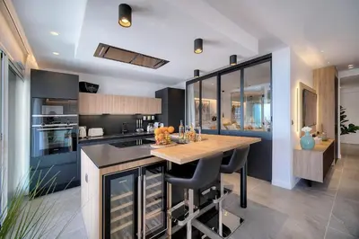 Cuisine ou kitchenette dans l'établissement Cannes Luxury Rental - Stunning sea front apartment