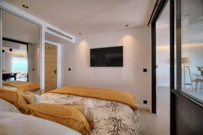 Un ou plusieurs lits dans un hébergement de l'établissement Cannes Luxury Rental - Stunning sea front apartment