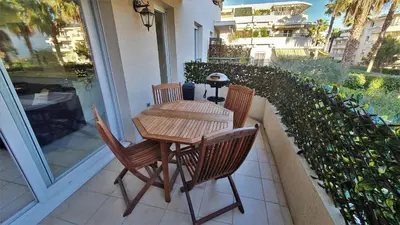 Balcon ou terrasse dans l'établissement L'Atalante, 2 pièces 47m2 rénové résidence piscine
