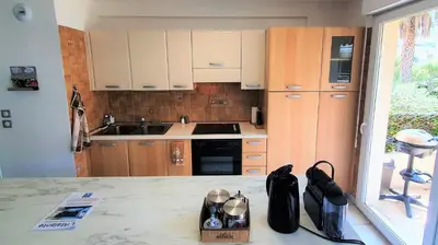Cuisine ou kitchenette dans l'établissement L'Atalante, 2 pièces 47m2 rénové résidence piscine