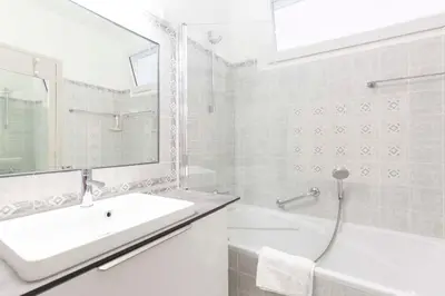 Salle de bains dans l'établissement Florida 35m studio with sea views close to the Croisette