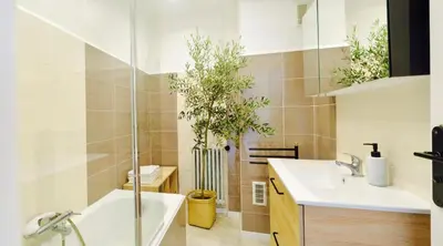 Salle de bains dans l'établissement Elegant & Luminous 2-BR - Antibes City Center