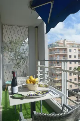 Balcon ou terrasse dans l'établissement Elegant & Luminous 2-BR - Antibes City Center