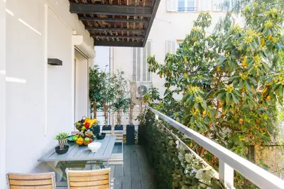 Balcon ou terrasse dans l'établissement Le Cocon des Artistes - Coeur de Cannes - Spacieux - Terrasse - Clim