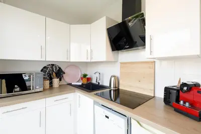 Cuisine ou kitchenette dans l'établissement Bleu Croisette YourHostHelper
