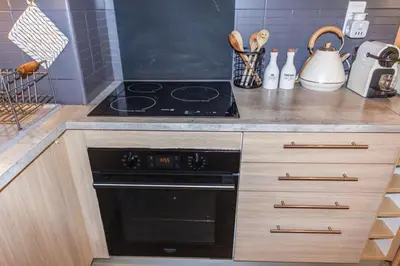 Cuisine ou kitchenette dans l'établissement Le Pied Dans L'eau - Parking - Bord de mer - Hippodrome
