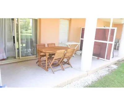 Terrasse ou espace extérieur de l'établissement T2 A/C côte d'Azur, piscine, plage á 350m, WIFI