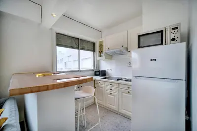 Cuisine ou kitchenette dans l'établissement IMMOGROOM - Cosy - Californie - Proximité de tout