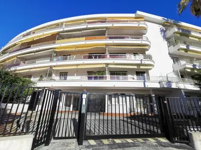Balcon ou terrasse dans l'établissement CHESTER Riviera Escape - Appartement calme, terrasse & clim proche Croisette et centre