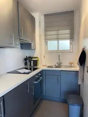 Cuisine ou kitchenette dans l'établissement Fully equipped beachfront studio in the heart of the city center bd Leclerc