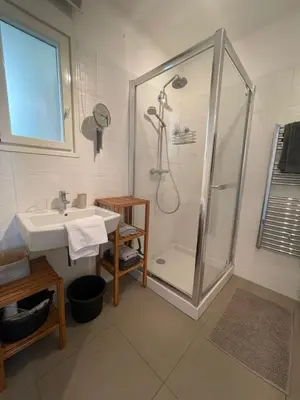 Salle de bains dans l'établissement Fully equipped beachfront studio in the heart of the city center bd Leclerc