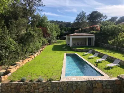 Piscine de l'établissement Chambres d’hôtes Le Moment Pour Soi - Mougins ou située à proximité