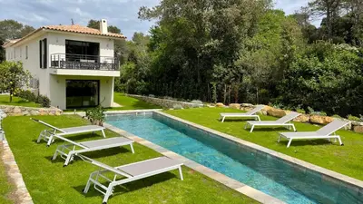 Piscine de l'établissement Chambres d’hôtes Le Moment Pour Soi - Mougins ou située à proximité