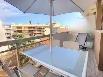 Balcon ou terrasse dans l'établissement Juan Les Pins Centre - Studio Neuf Avec Terrasse - 3 Mins Des Plages - Jazz Apartment