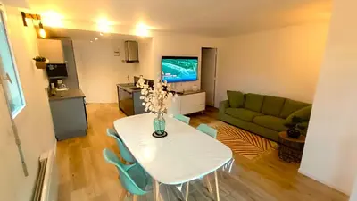 Cuisine ou kitchenette dans l'établissement Appartement 4 personnes avec piscine, tennis, proche de la mer