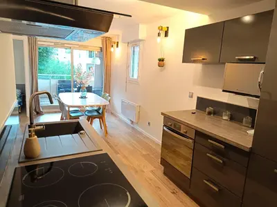 Cuisine ou kitchenette dans l'établissement Appartement 4 personnes avec piscine, tennis, proche de la mer