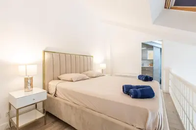 Un ou plusieurs lits dans un hébergement de l'établissement LB Vacation Rentals I Duplex Commandant Andre 65m2 I Casa d'Azur