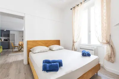 Un ou plusieurs lits dans un hébergement de l'établissement LB Vacation Rentals I Duplex Commandant Andre 65m2 I Casa d'Azur