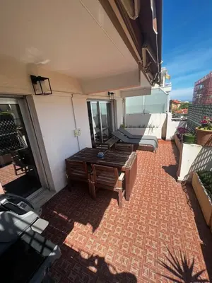 Balcon ou terrasse dans l'établissement Top-of-range appartment of 90m2 & 20m2 of sunny terrace, 2min from sea