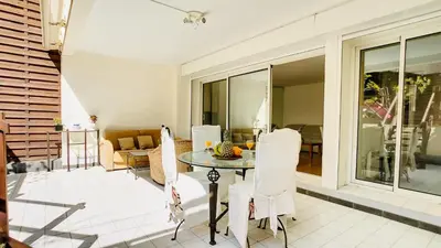 Balcon ou terrasse dans l'établissement Cannes : superbe terrasse rue d'Antibes