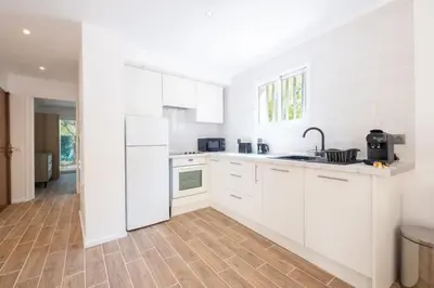 Cuisine ou kitchenette dans l'établissement SERRENDY COUP DE COEUR ! 3p avec jacuzzi à pieds de la Croisette !
