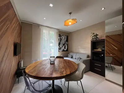 Télévision ou salle de divertissement dans l'établissement Appartement sur la Pinède à Juan les pins