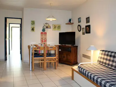 Télévision ou salle de divertissement dans l'établissement Appartement 3P en RDJ avec Jardin, accès plage direct, 4 à 6 couchages - Villeneuve-Loubet Plage - FR-1-252A-73