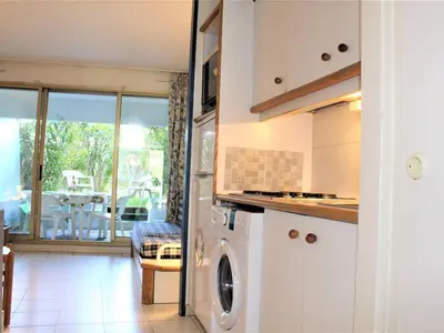 Cuisine ou kitchenette dans l'établissement Appartement 3P en RDJ avec Jardin, accès plage direct, 4 à 6 couchages - Villeneuve-Loubet Plage - FR-1-252A-73