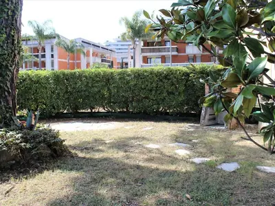 Jardin de l'établissement Studio en RDJ avec jardin, plage à 3m, clim et parking, Villeneuve-Loubet - FR-1-252A-74