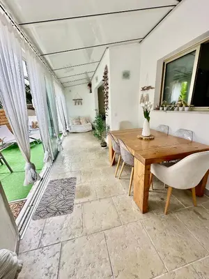 Coin salon dans l'établissement Charmante maison