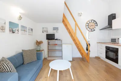 Cuisine ou kitchenette dans l'établissement Studio avec mezzanine dans le coeur du vieil Antibes wifi climatisation