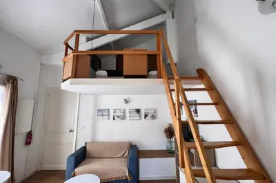 Plan de l'établissement Studio avec mezzanine dans le coeur du vieil Antibes wifi climatisation