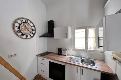 Cuisine ou kitchenette dans l'établissement Studio avec mezzanine dans le coeur du vieil Antibes wifi climatisation